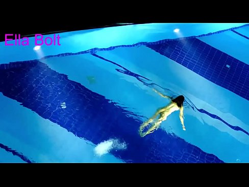 ❤️ मी पाहणे थांबवू शकत नाही, तरुण गोरा ELLA BOLT रिसॉर्ट पूलमध्ये नग्न पोहताना पकडला गेला ❤️❌  आमच्याकडे mr.justindianpornx.ru ❌